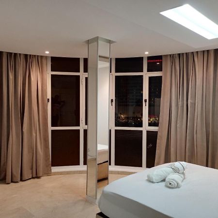 Amazing Appartement Au Centre Ville En Face Hilton - Gare Train Tangier Exterior photo