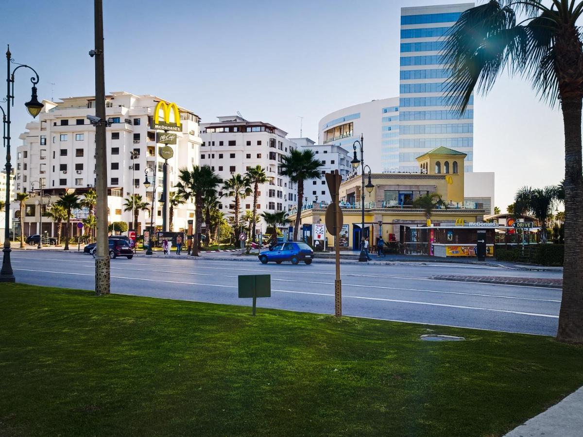 Amazing Appartement Au Centre Ville En Face Hilton - Gare Train Tangier Exterior photo