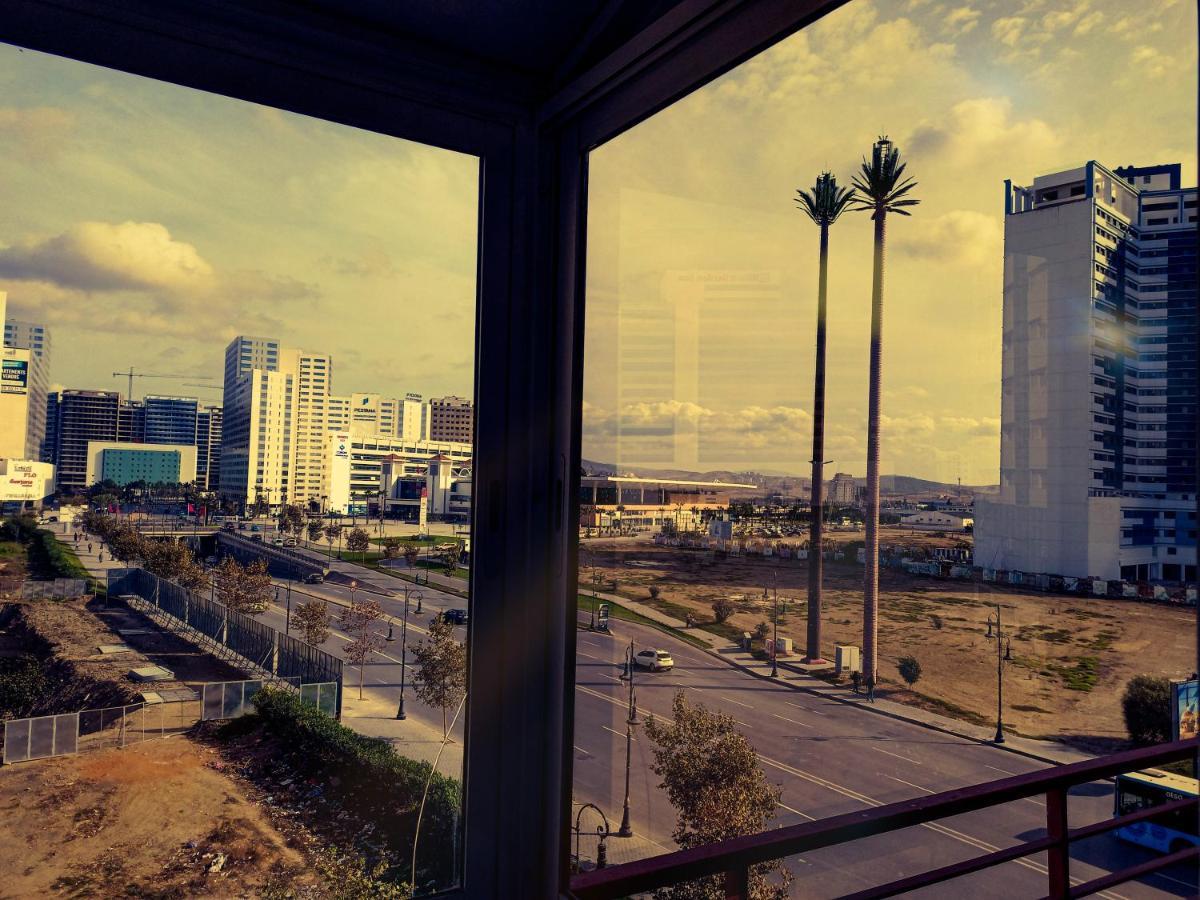 Amazing Appartement Au Centre Ville En Face Hilton - Gare Train Tangier Exterior photo